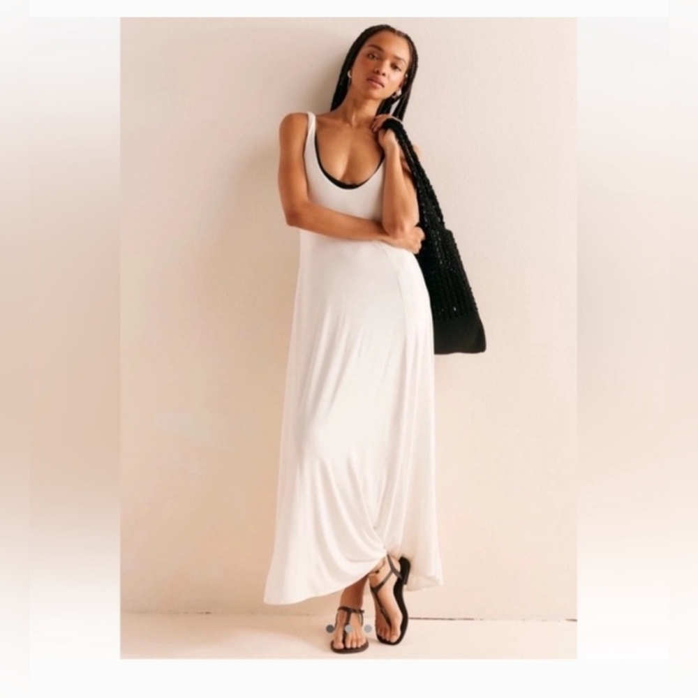 Women's White Scoop Neck Maxi Dress